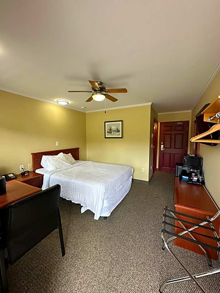 Photo 1 of 5 of 1 Queen Bed