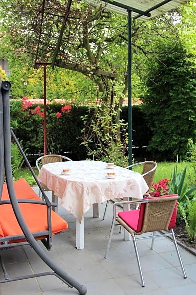 Uroczy Domek Z Ogrodem I Tarasem