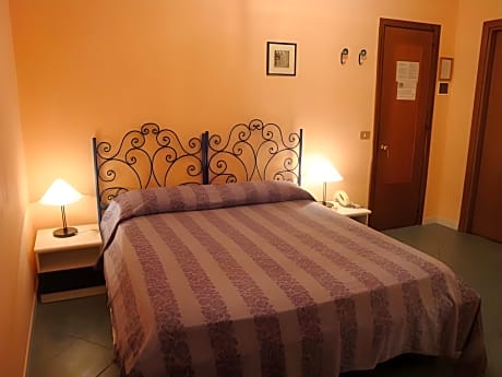 Double Room (1 Adult)