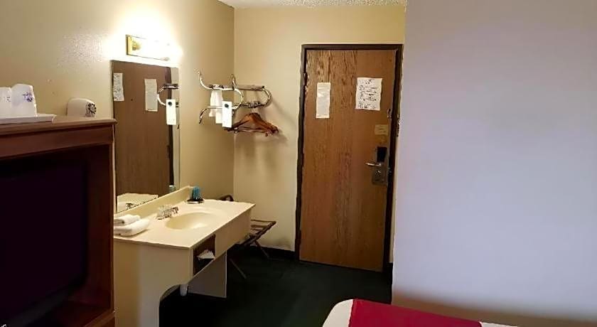 Americas Best Value Inn St. Louis South
