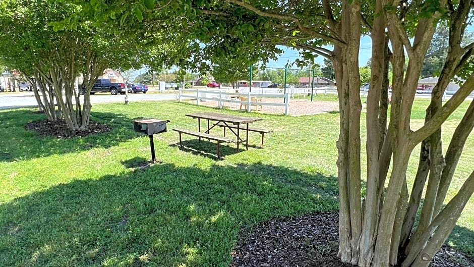 Four Oaks Lodging