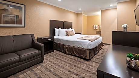 1 King Bed Mobility Accessible Bathtub Non-Smoking Full Breakfast