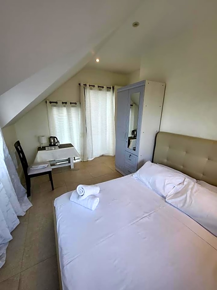 El Castillo Bed and Breakfast