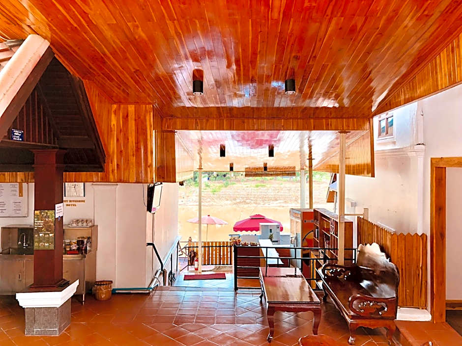 Merry Riverside Hotel