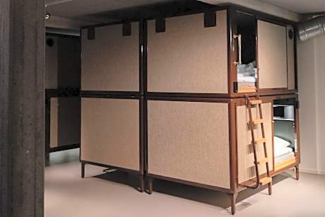 Double bed in a private capsule (2pax) - Upper Level