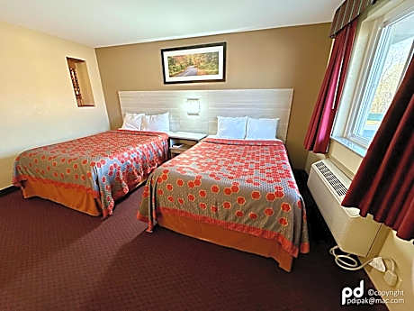 Two Double Beds Suite - Non-Smoking
