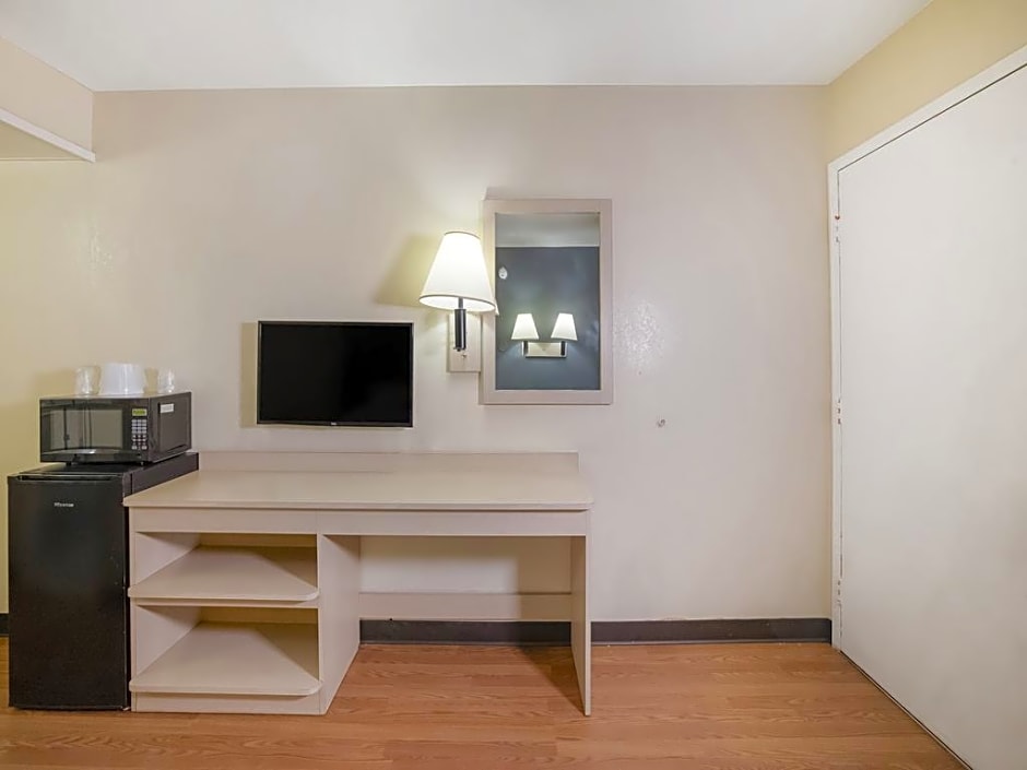 Clarion Pointe Ridgecrest Near China Lake Naval Station