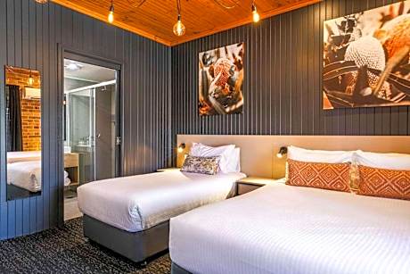 Macquarie Inn