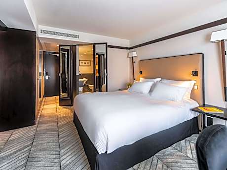 Junior Suite, 1 King Size Bed, Lounge With Sofa Bed