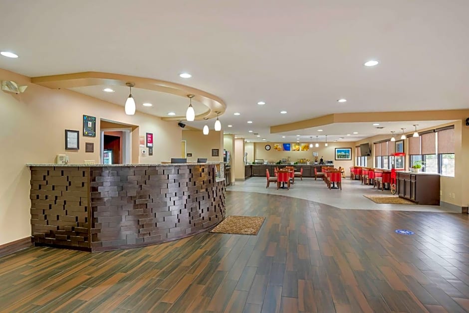 Comfort Suites Fultondale I-65 near I-22