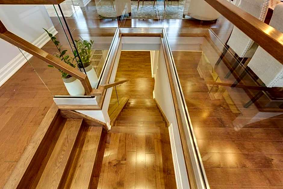 Luxurious & Modern 4BR House w/ 3 Car Parking