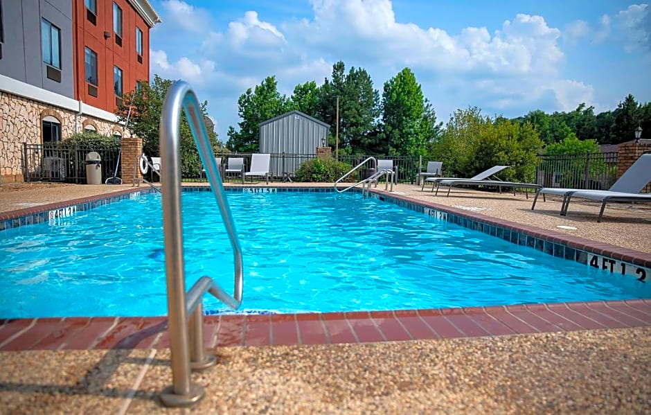 Holiday Inn Express Hotel & Suites Center By IHG
