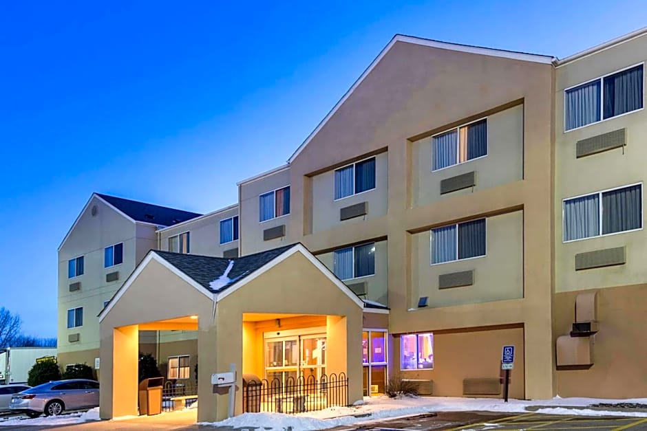 AmericInn by Wyndham St. Cloud MN Shopping Area