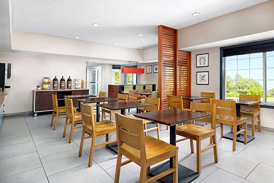 Country Inn & Suites by Radisson, Big Flats (Elmira), NY