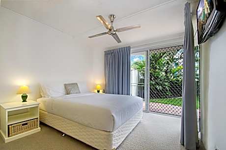 Two-Bedroom Apartment with Courtyard