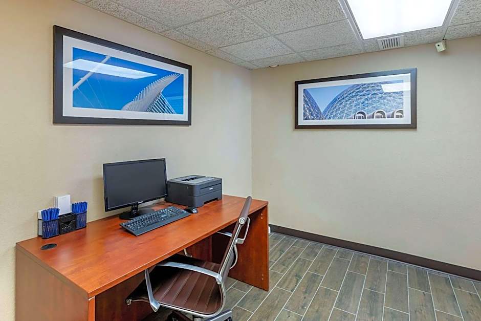 Comfort Inn and Suites Jackson - West Bend