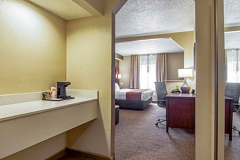 Comfort Suites Knoxville Airport