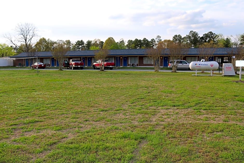 Four Oaks Lodging