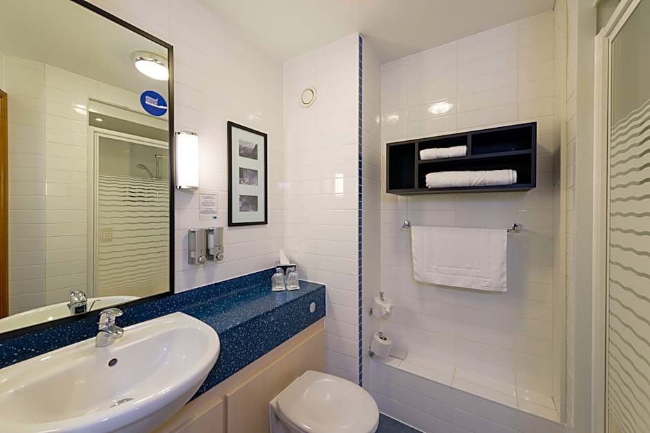 Photo 1 of 6 of Standard 2 Twin Beds