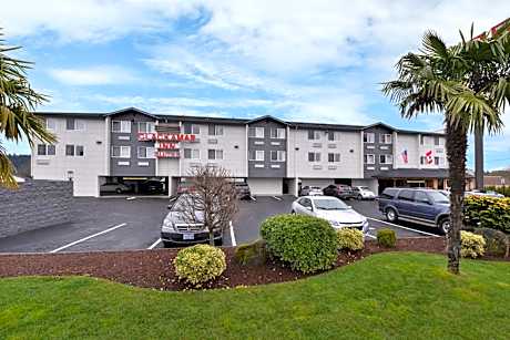 Clackamas Inn and Suites