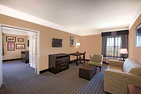 1 King Bed Mobility/Hearing Impaired Accessible Room