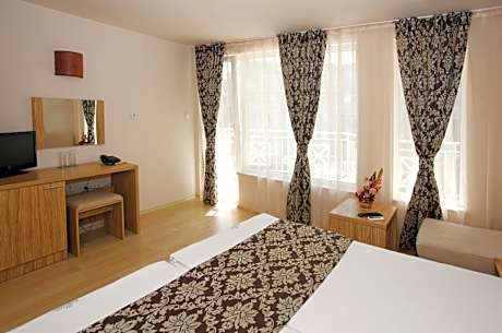 Twin Room (2 Adults)