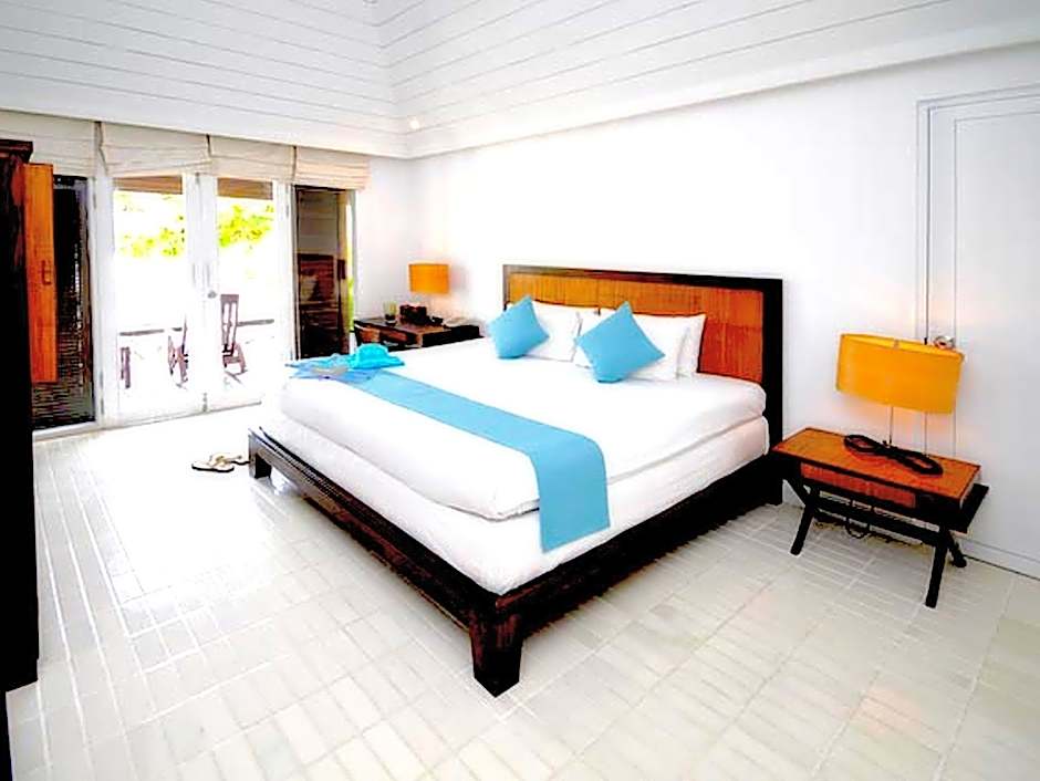 Iyara Beach Hotel and Plaza