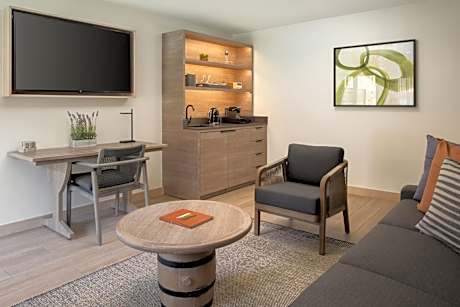 Executive King Suite with Soaking Tub - Pool View