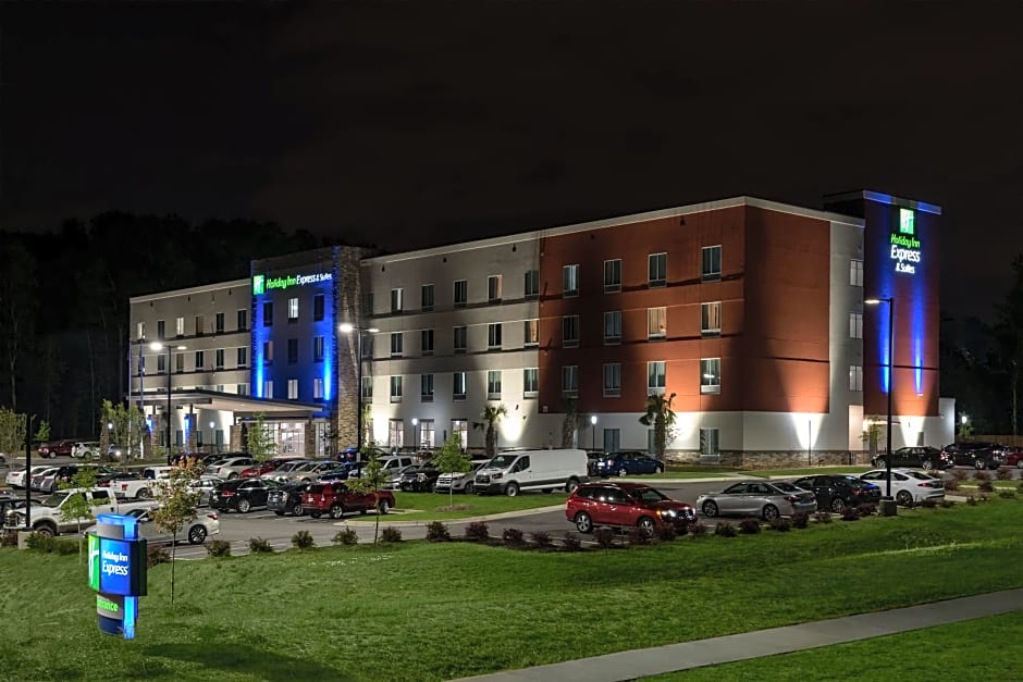 Holiday Inn Express & Suites Charlotte Airport, an IHG Hotel