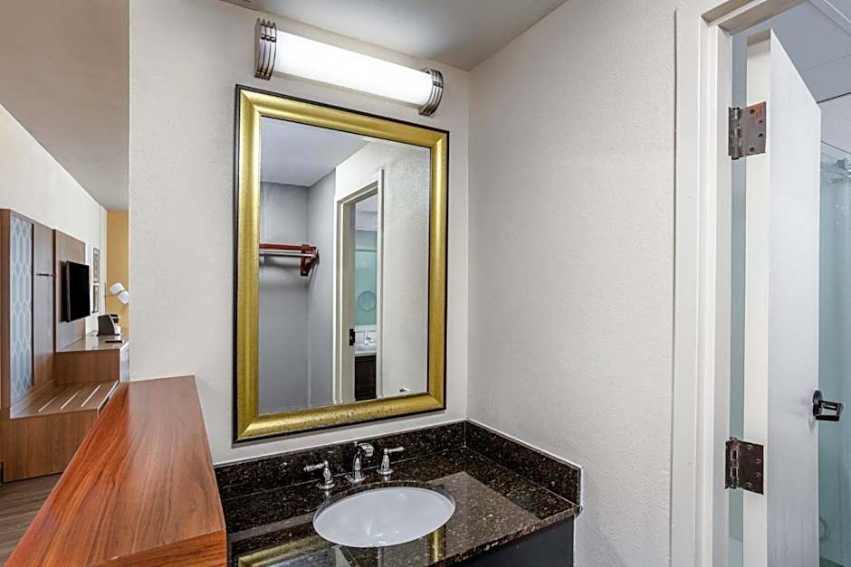 Holiday Inn & Suites Springfield-I-44 By IHG