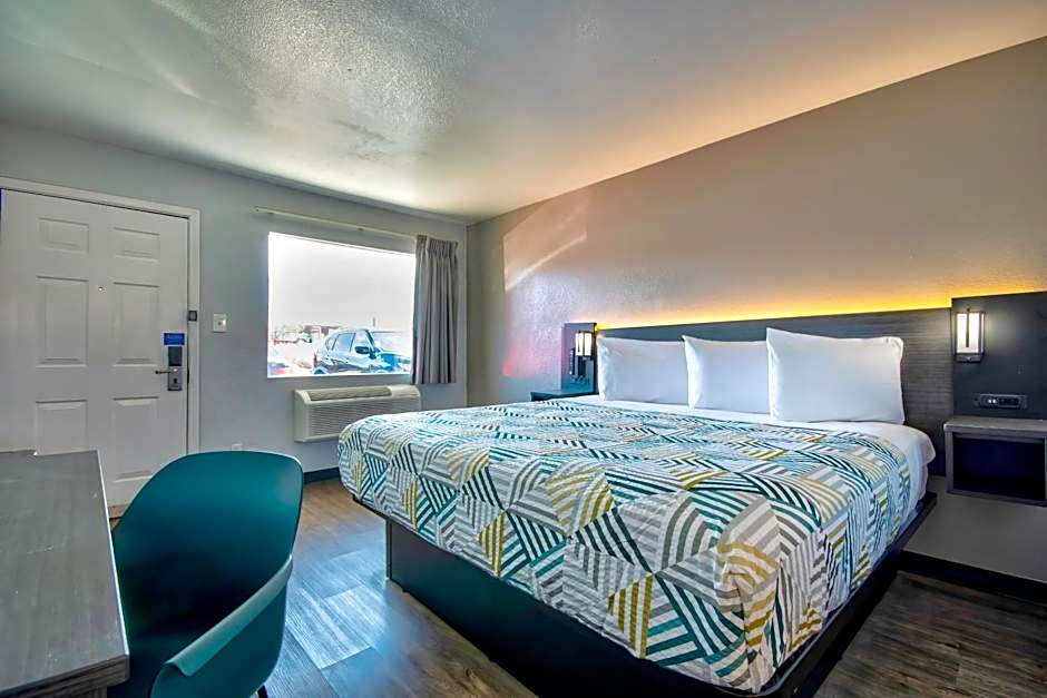 Motel 6-Albuquerque, NM - Carlisle