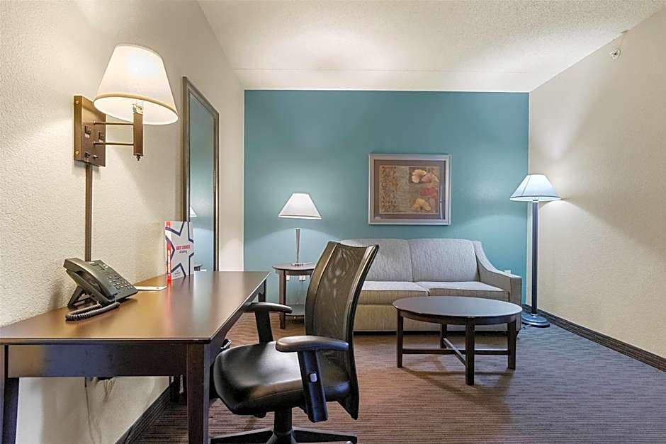 AmericInn by Wyndham Green Bay East