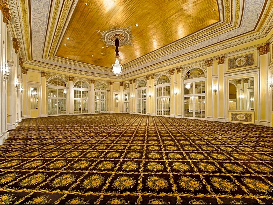 Amway Grand Plaza Hotel, Curio Collection by Hilton
