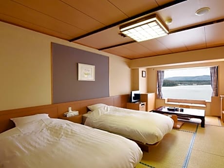 Japanese Twin Room with Lake View - Non Smoking