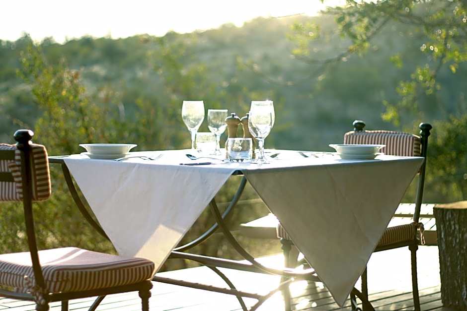 Ivory Wilderness River Rock Lodge