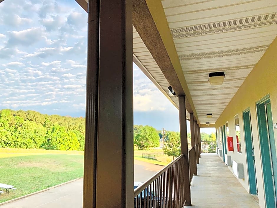 Weston Inn & Suites