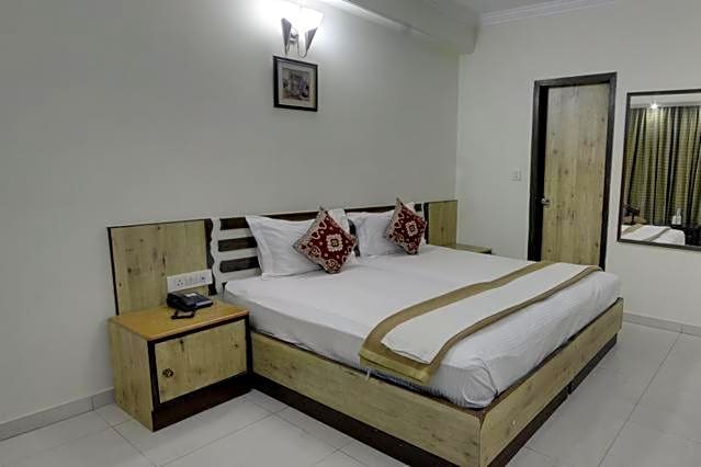 Capital O 2382 Hotel White House Continental