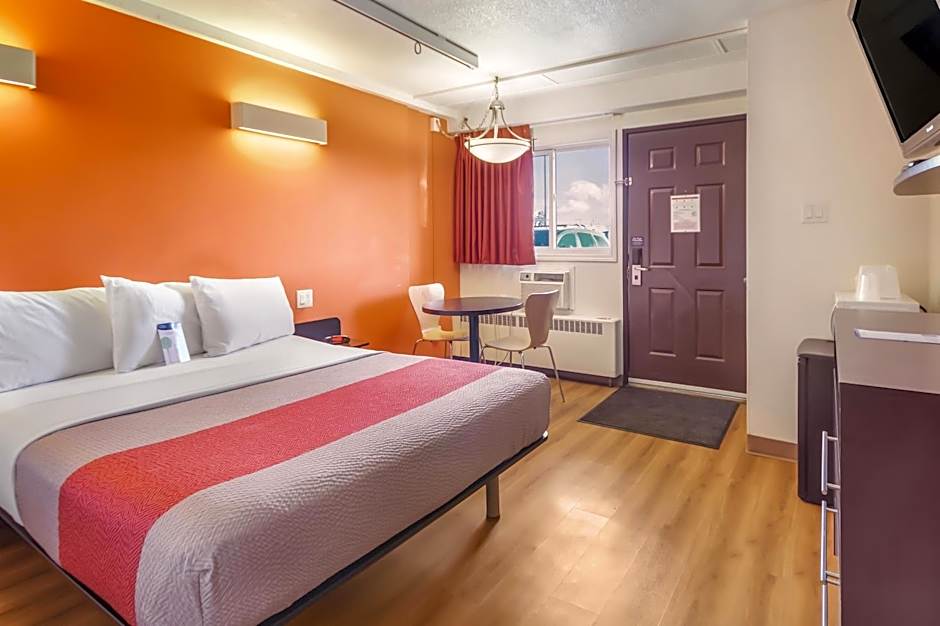 Motel 6-Lethbridge, AB