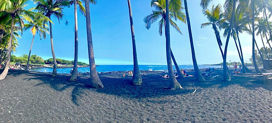Beachfront 1 Bedroom Condo with Private Beach, Pool, Hot Tub