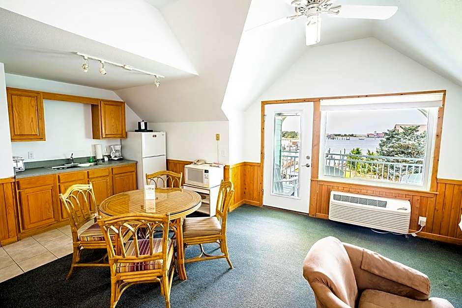 The Ocracoke Harbor Inn