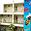 12 Bees Hotel