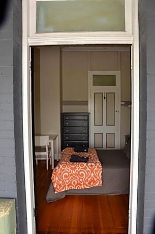 Economy Twin Room with Shared Bathroom