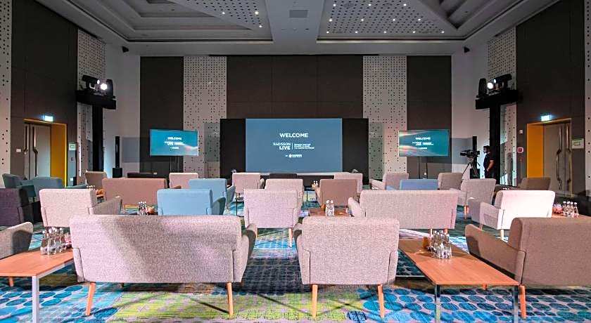 Radisson Red Dubai Silicon Oasis