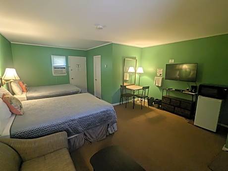 Deluxe Queen Room with Two Queen Beds