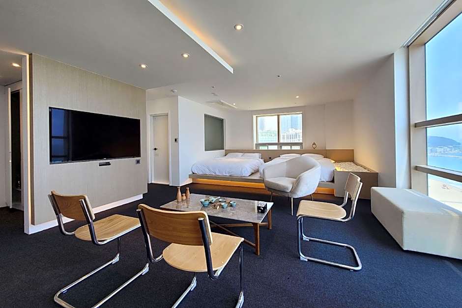 UH SUITE THE HAEUNDAE