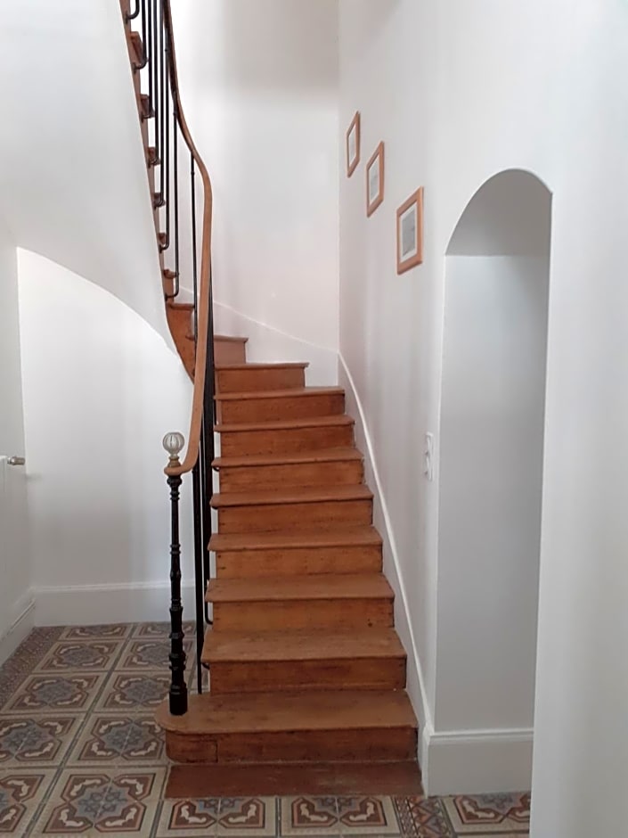 Centre ville, chambre indépendante 20m2 et sa salle de bain privée