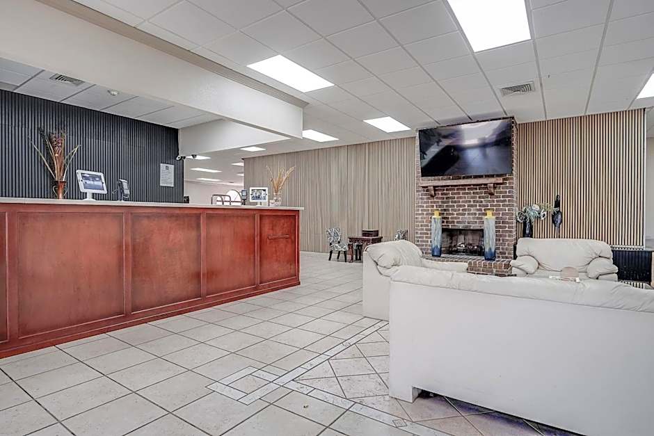 Cottonwood Suites Savannah Hotel & Conference Center