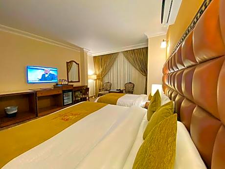 Deluxe Family Room