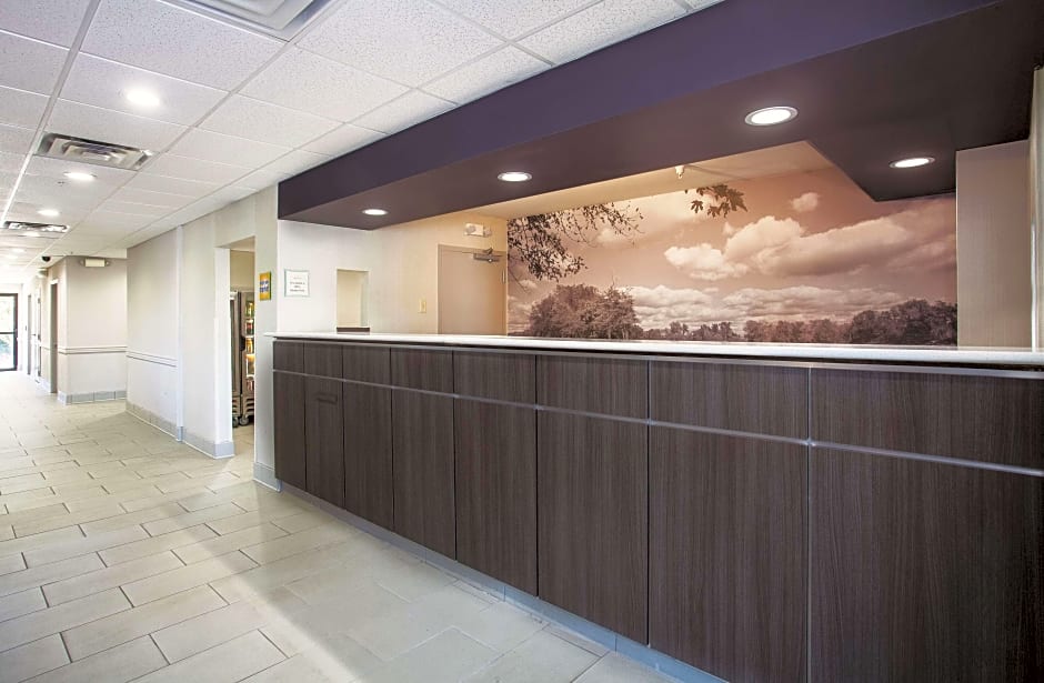 La Quinta Inn and Suites Jackson Airport