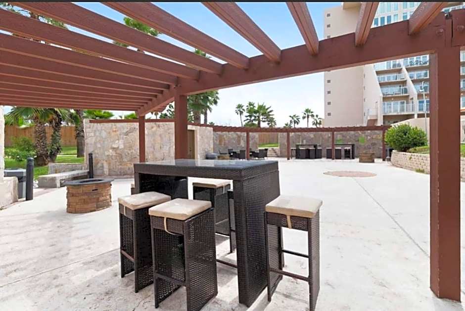 Bahia Mar Solare Tower 6th floor Bayview Condo 2bd 2ba with Pools